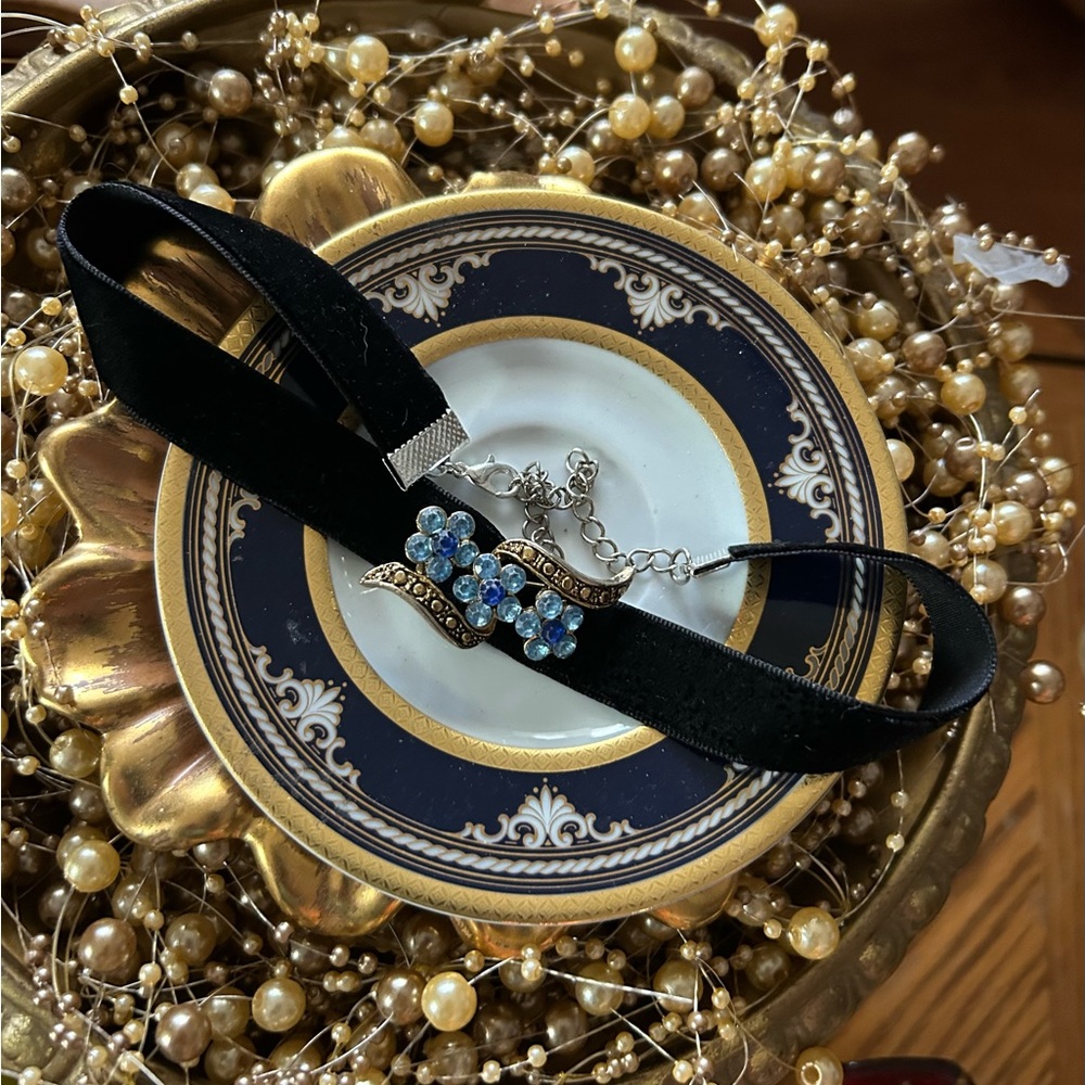 Vintage Blue Rhinestone Brooch on Black Velvet Choker - Picture 3 of 11